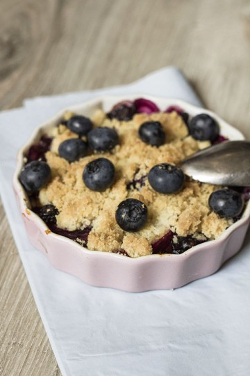 Crumble z brzoskwiniami i borÃ³wkami