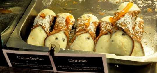 Sycylia cannolo