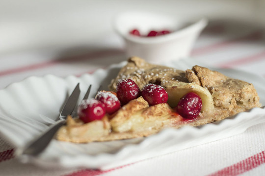 tarta z jabłkami i dereniem