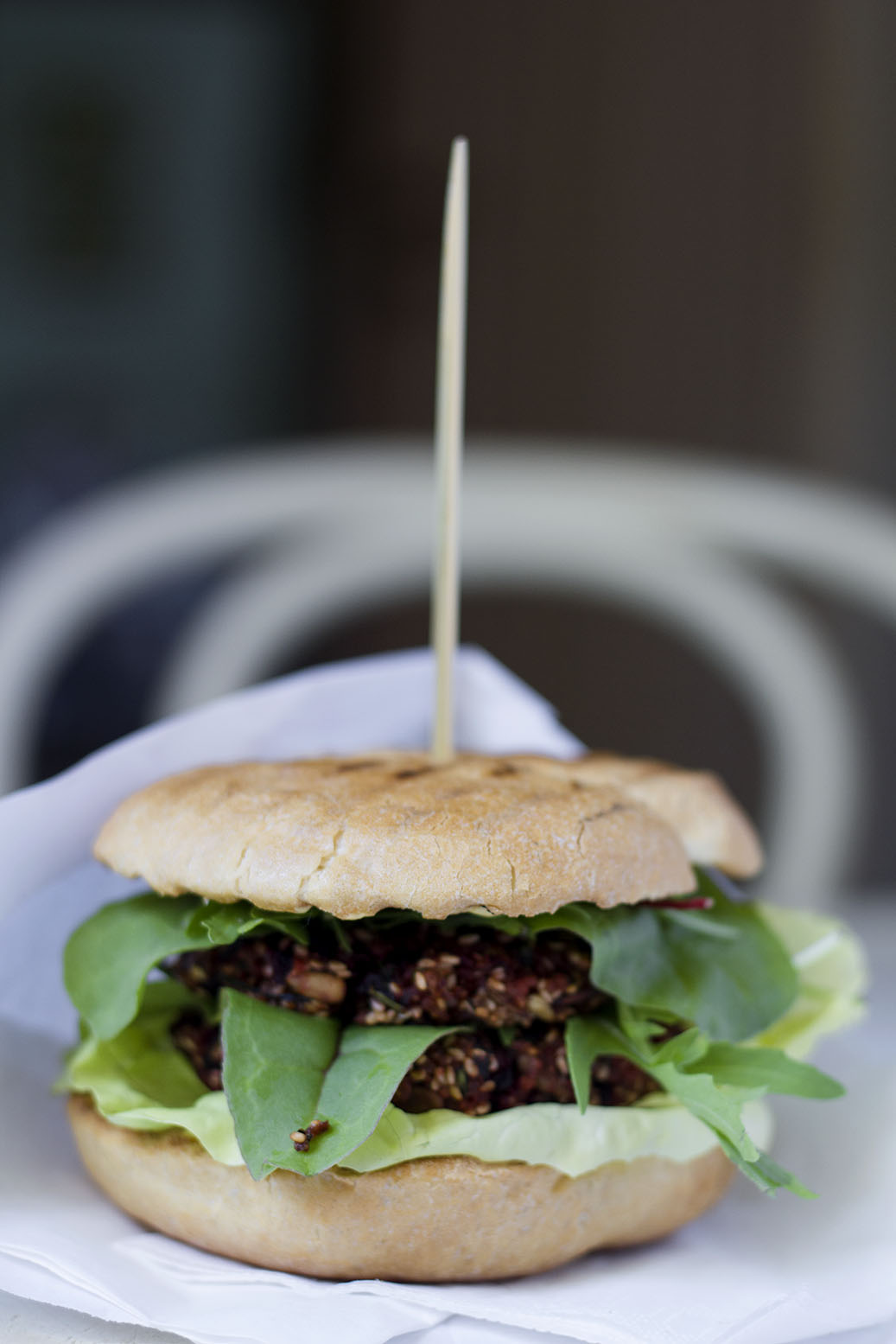 wegańskie burgery z kaszą jaglaną i botwinką