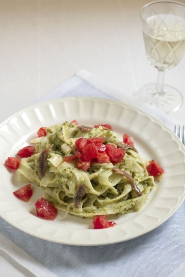 Makaron z pesto z cukinii i anchois