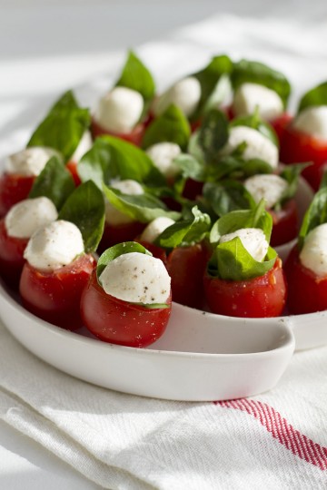 Mini caprese - pomysł na przekąski na imprezę