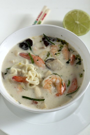 Tajska zupa Tom Yum z krewetkami