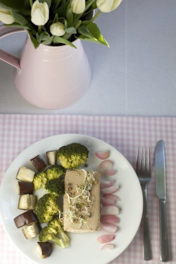 Tofu gotowane na parze (steamed tofu) z warzywami - Gotujmy Zdrowo - mniej soli