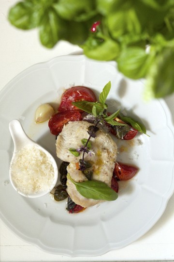 Filet z indyka pieczony z pomidorami i ziołami we włoskim stylu