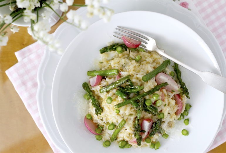 Wiosenne risotto ze szparagami i rzodkiewkami